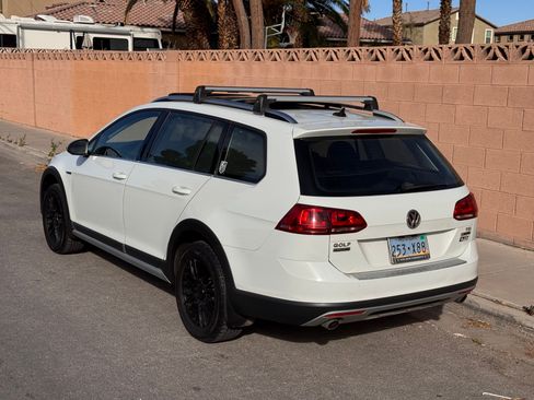 Used 2017 Volkswagen Golf Alltrack SE image 6