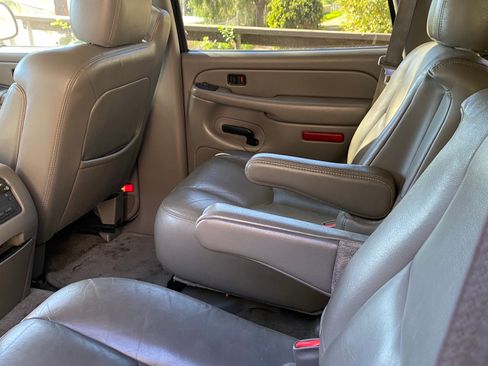 Used 2004 Chevrolet Tahoe Z71 w/ Z71 Preferred Equipment Group image 9