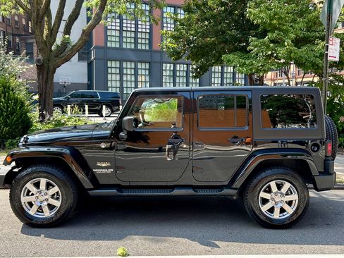 Used 2015 Jeep Wrangler Unlimited Sahara w/ Katzkin Premium Leather Group image 4