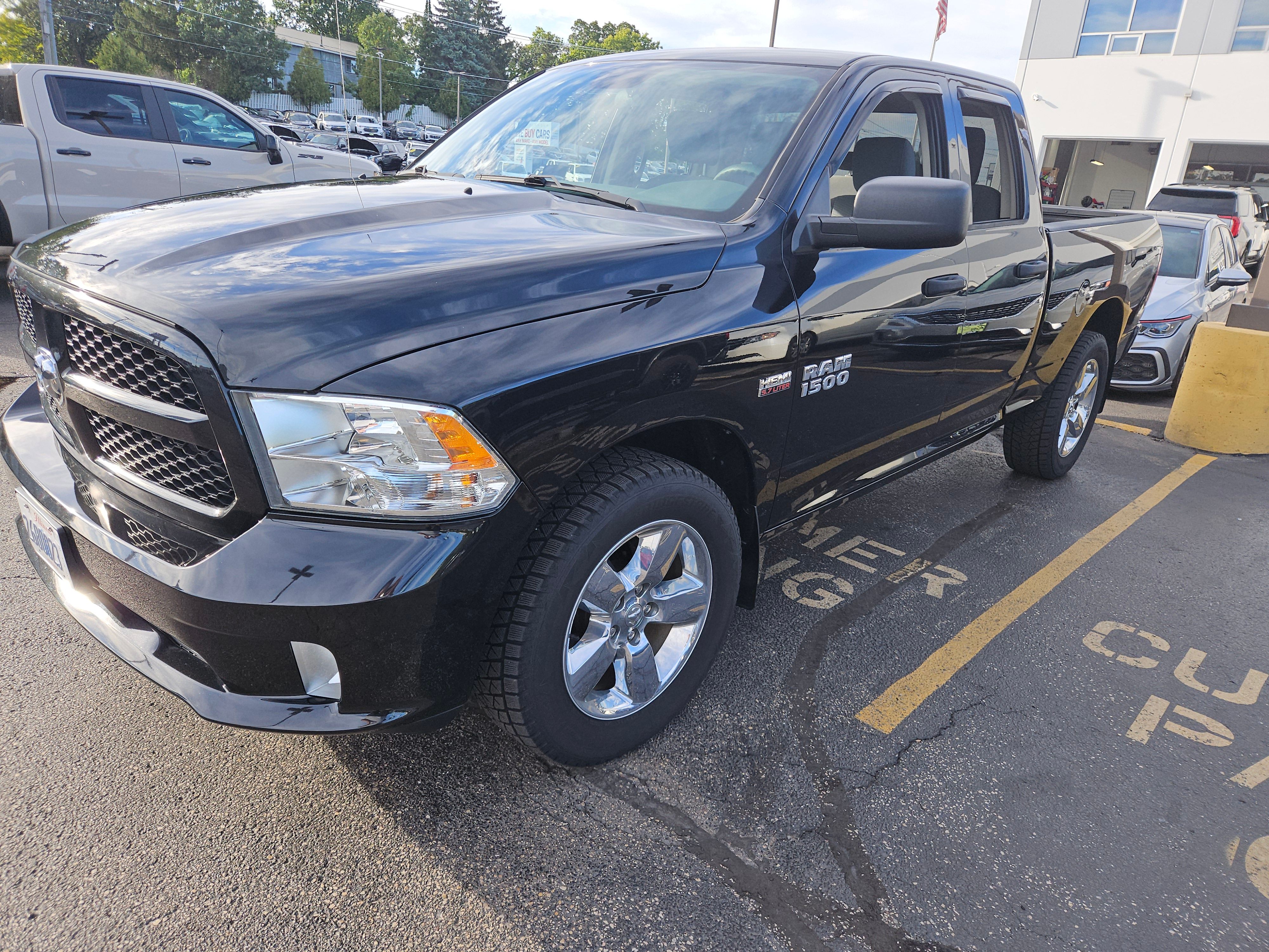 Used 2018 RAM 1500 Express w/ Express Value Package AWD/4WD image 5
