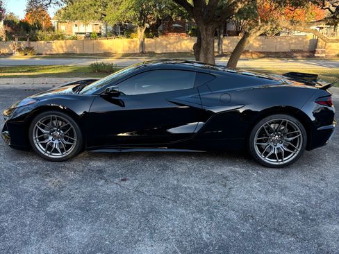 Used 2024 Chevrolet Corvette Z06 image 2