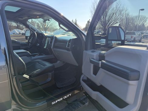 Used 2018 Ford F250 XLT w/ XLT Premium Package image 5