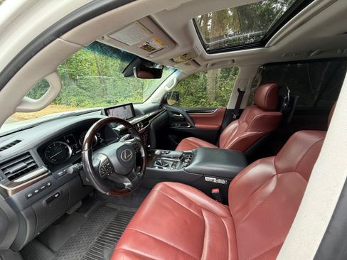 Used 2017 Lexus LX 570 4WD image 14