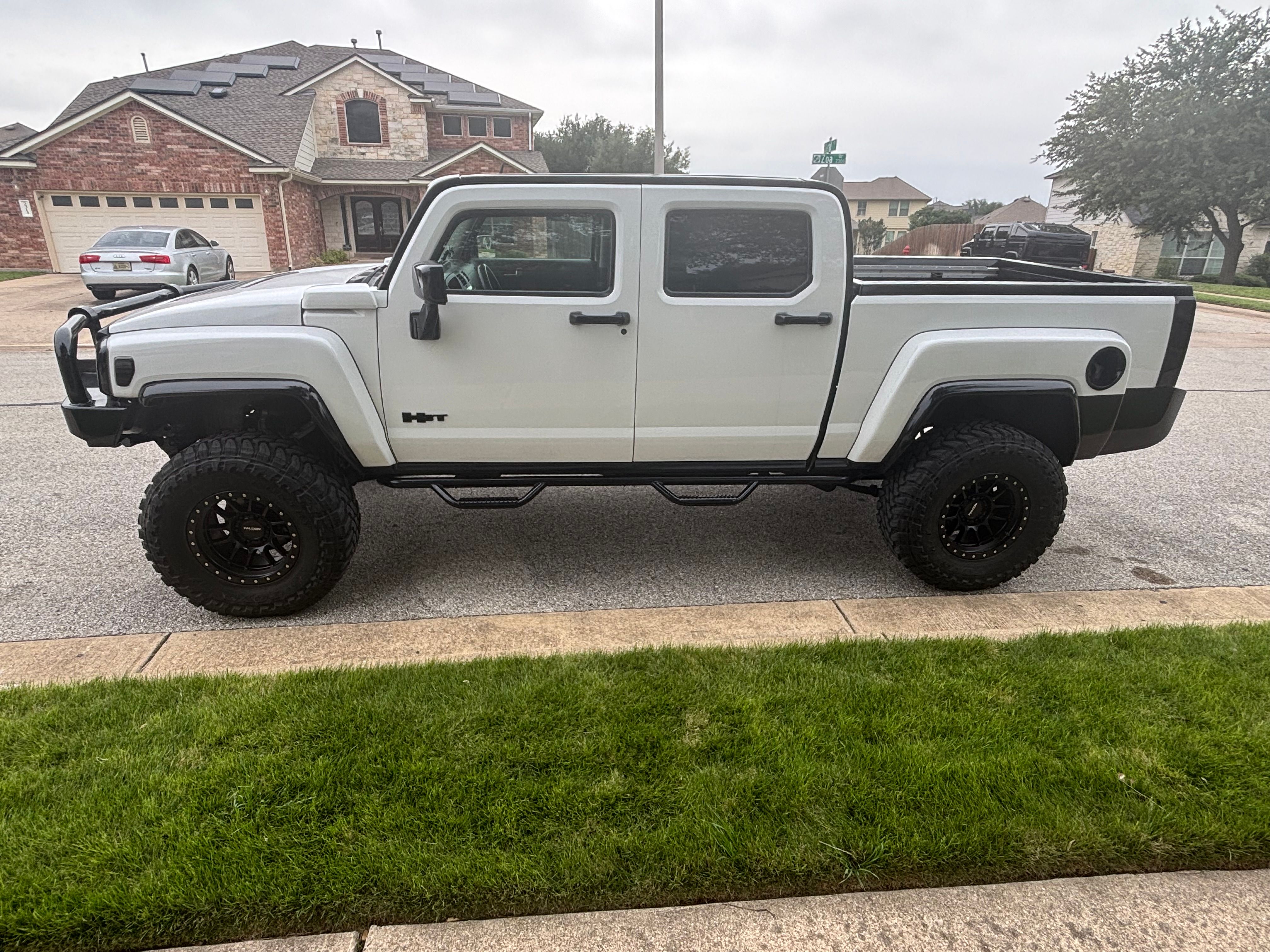 Used 2010 HUMMER H3T Alpha AWD/4WD image 4