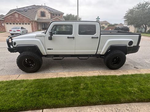 Used 2010 HUMMER H3T Alpha AWD/4WD image 4