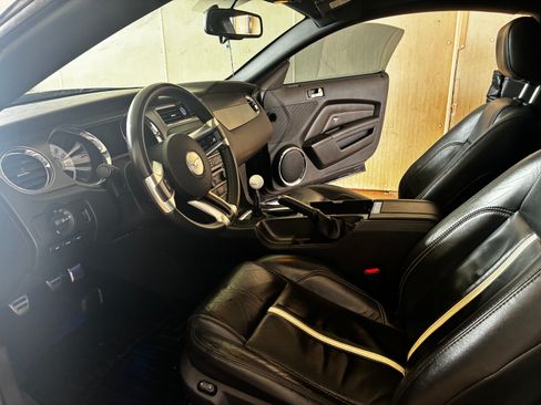 Used 2010 Ford Mustang GT Premium image 13
