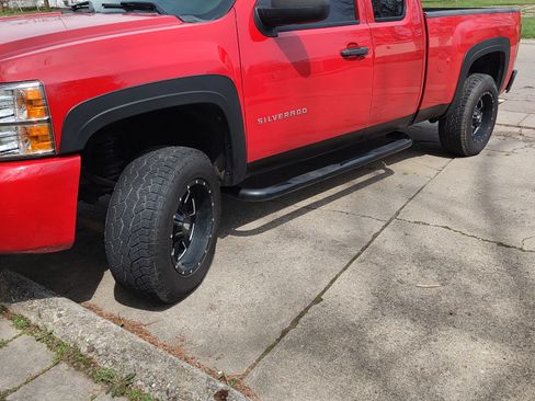 Used 2011 Chevrolet Silverado 1500 LT image 2