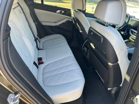 Used 2024 BMW X6 xDrive40i w/ Executive Package image 4
