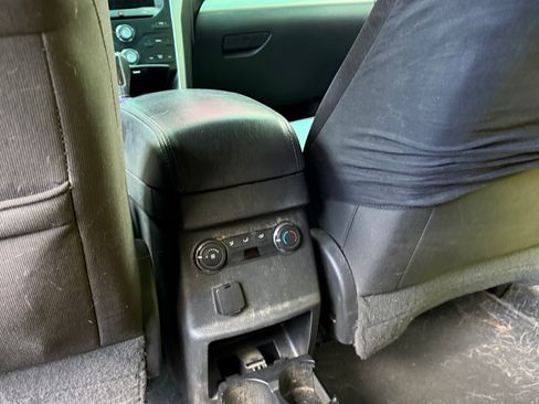 Used 2014 Ford Explorer XLT w/ Equipment Group 201A AWD/4WD image 18