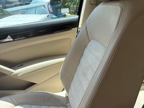 Used 2014 Volkswagen Passat 1.8T SEL Premium FWD image 9