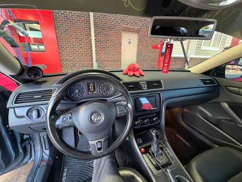 Used 2015 Volkswagen Passat TDI SEL Premium image 10