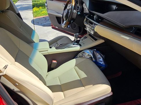 Used 2017 Lexus ES 300h image 12