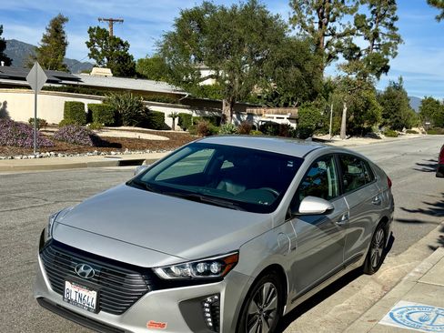 Used 2019 Hyundai Ioniq Limited image 4
