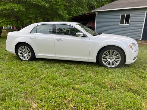 Used 2012 Chrysler 300 C Luxury Series image 15