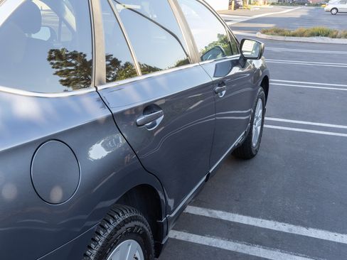 Used 2017 Subaru Outback 2.5i Premium image 16