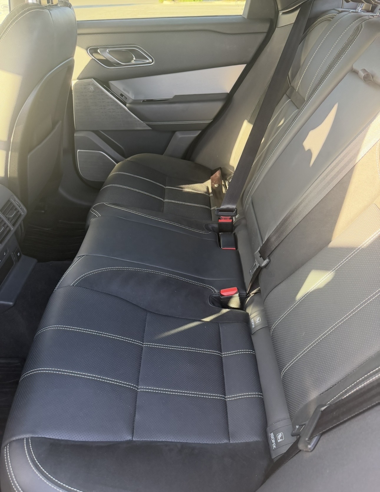 Used 2019 Land Rover Range Rover Velar R-Dynamic SE AWD/4WD image 9