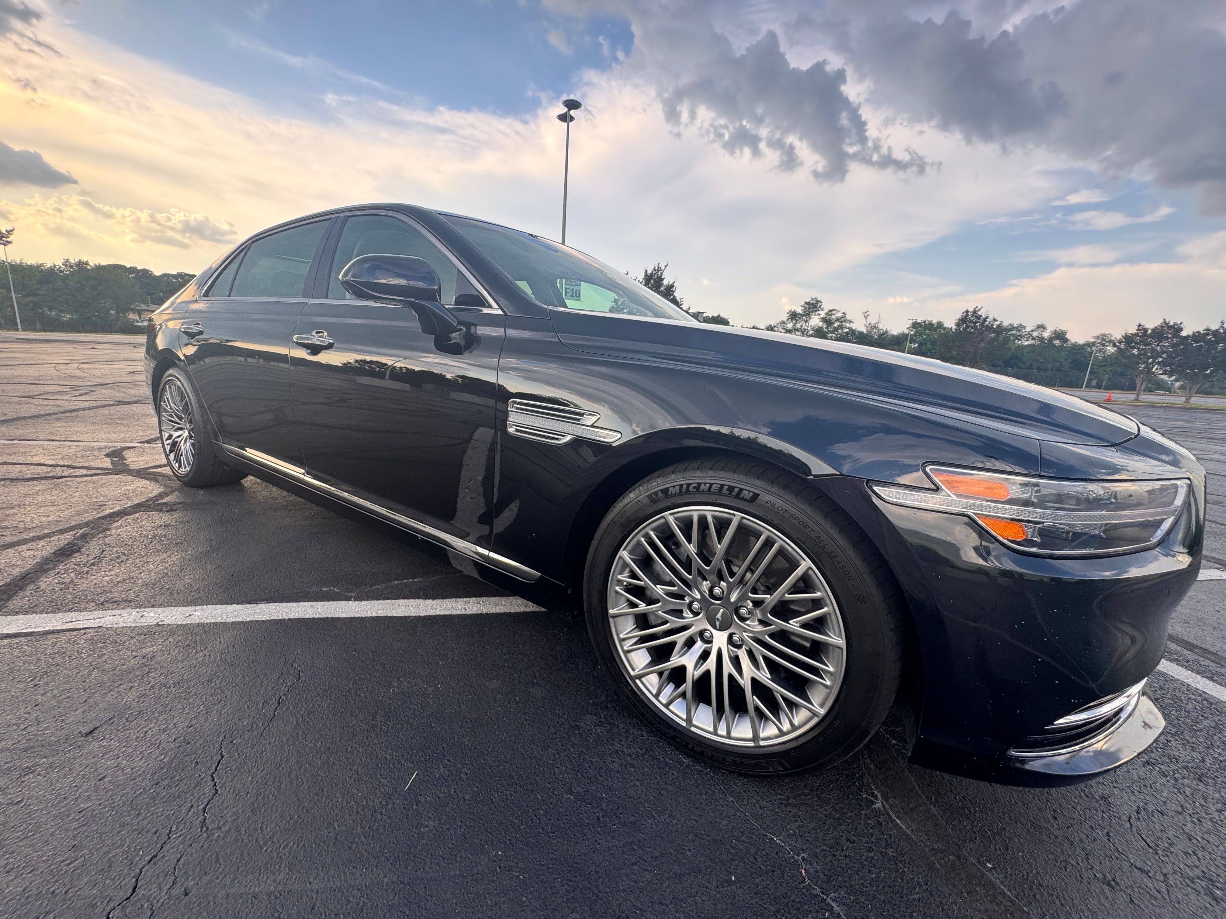 Used 2022 Genesis G90 5.0 Ultimate RWD image 11