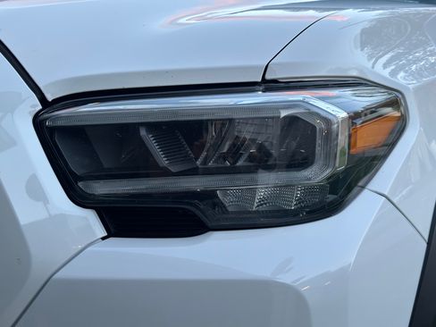 Used 2022 Toyota Tacoma TRD Off-Road image 31