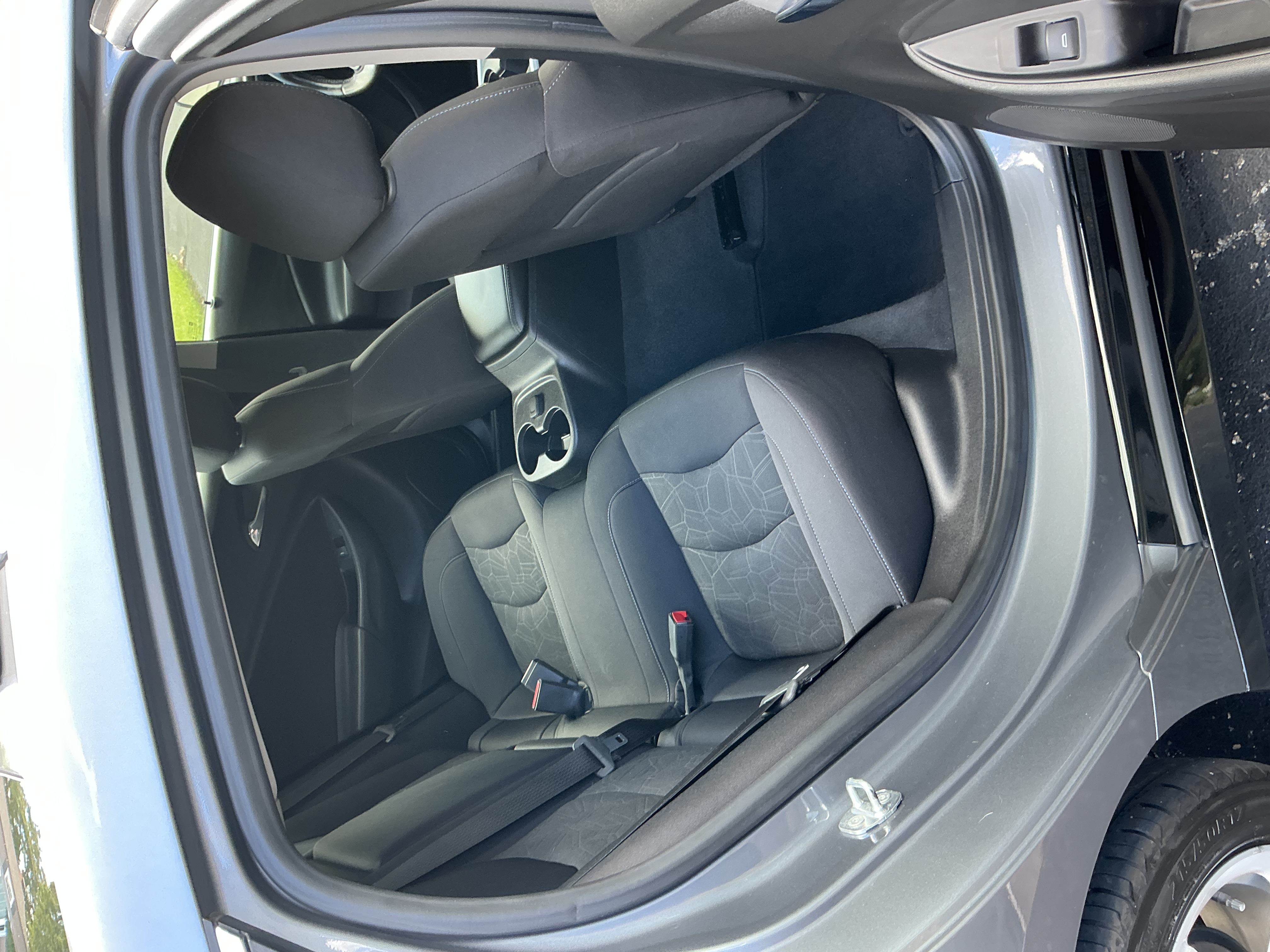 Used 2018 Chevrolet Volt LT w/ Comfort Package FWD image 11