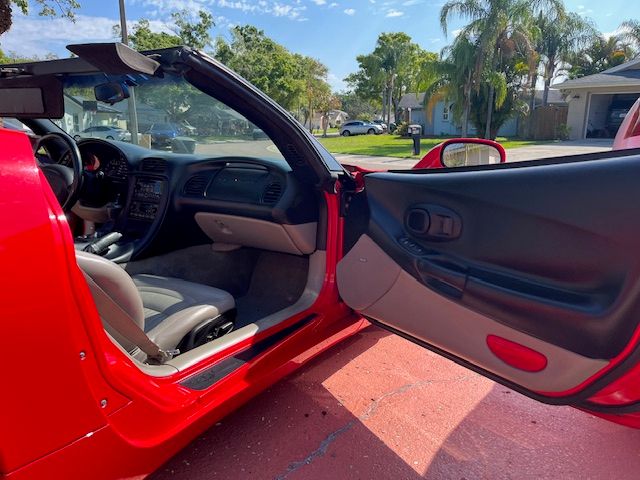Used 2000 Chevrolet Corvette Convertible RWD image 17