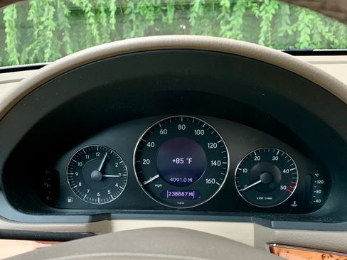 Used 2006 Mercedes-Benz E 320 E 320 CDI Sedan 4D image 9