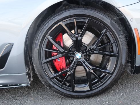 Used 2023 BMW M550i xDrive w/ Dynamic Handling Package image 17