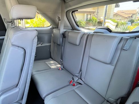 Used 2019 Toyota Highlander Limited w/ Carpet Mat Package (TMS) AWD/4WD image 14