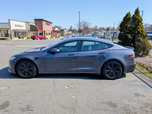 Used 2022 Tesla Model S Plaid image 10