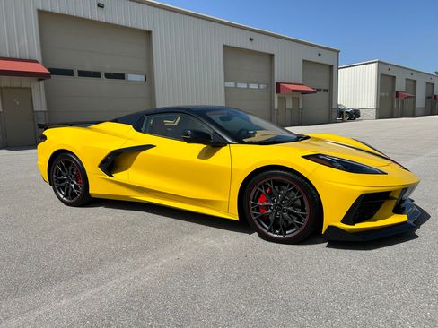 Used 2025 Chevrolet Corvette Stingray Premium Conv w/ Z51 Performance Package image 1