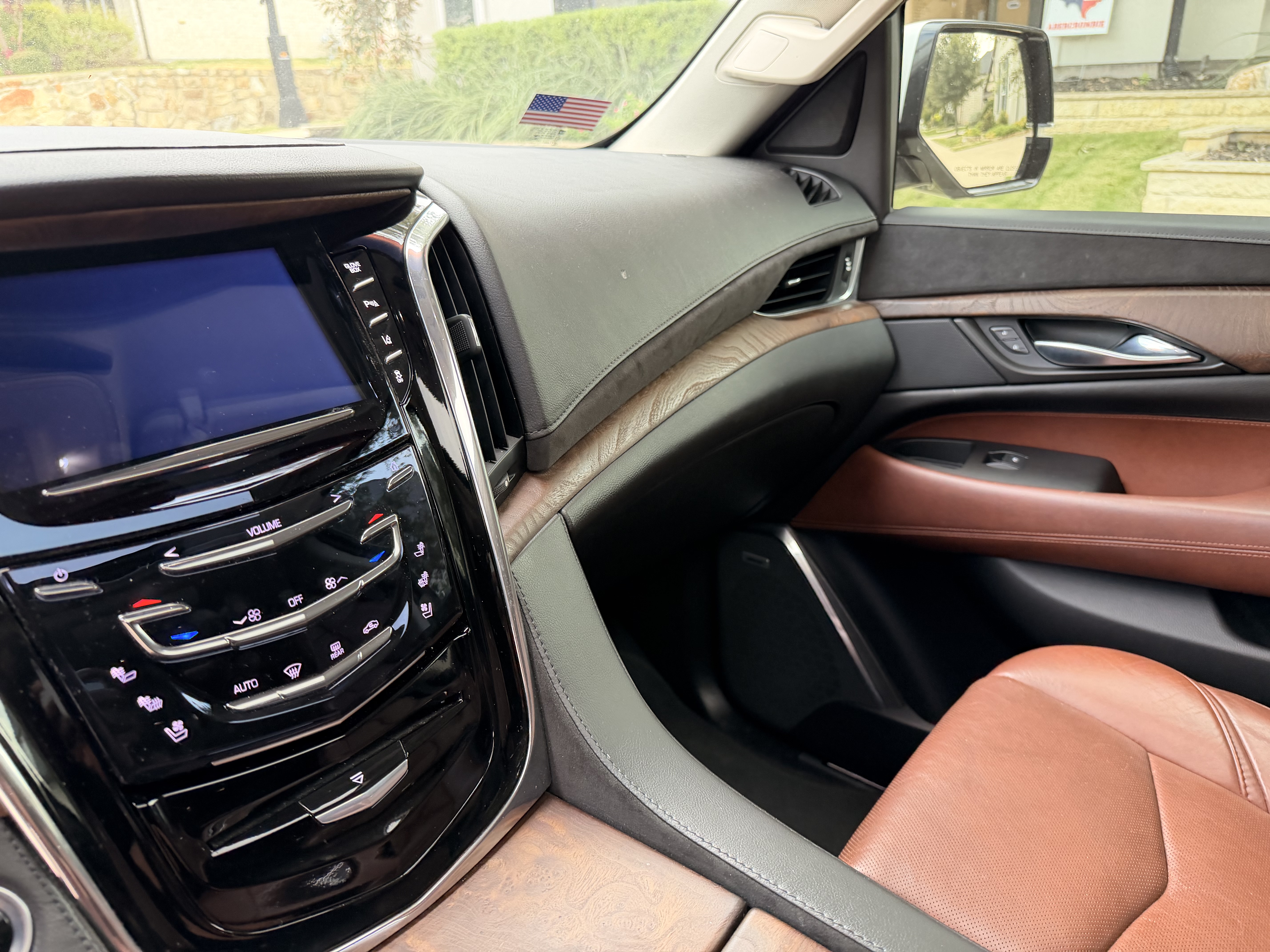 Used 2015 Cadillac Escalade Luxury AWD/4WD image 16