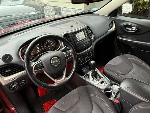 Used 2015 Jeep Cherokee Latitude w/ Cold Weather Group FWD image 6