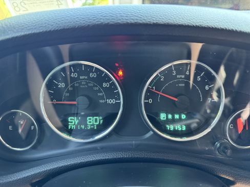 Used 2013 Jeep Wrangler Unlimited Sahara w/ Dual Top Group AWD/4WD image 18