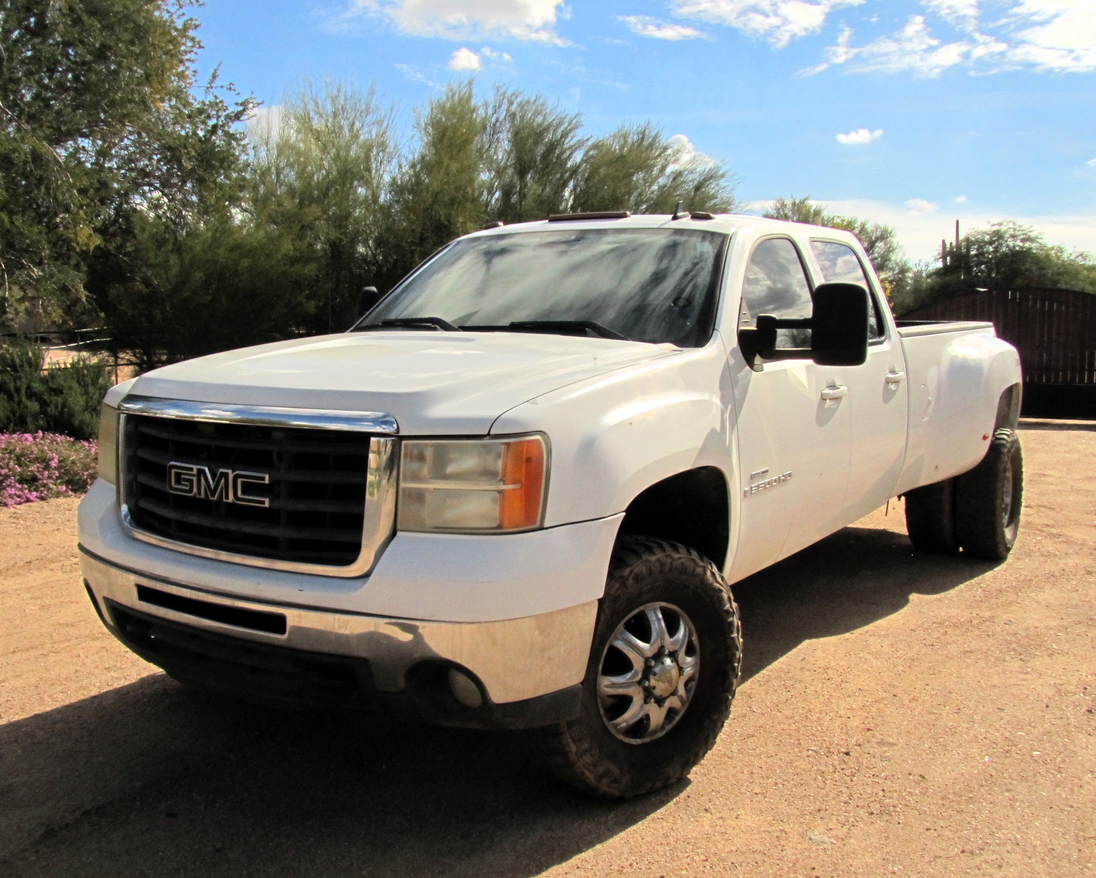 Used 2007 GMC Sierra 3500 SLT w/ Convenience Package AWD/4WD image 1