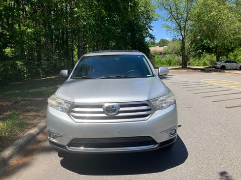 Used 2012 Toyota Highlander SE w/ Tow Pkg AWD/4WD image 5