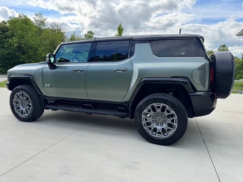 Used 2024 GMC Hummer EV 3X w/ LPO, Illumination Package image 11