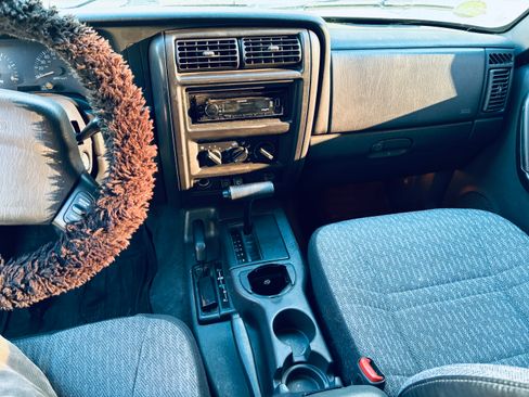 Used 2000 Jeep Cherokee Sport AWD/4WD image 14