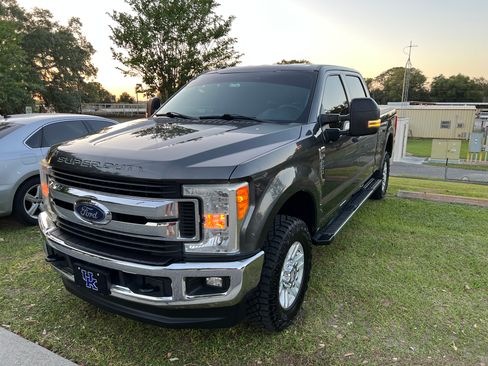 Used 2017 Ford F250 XLT w/ XLT Value Package image 1