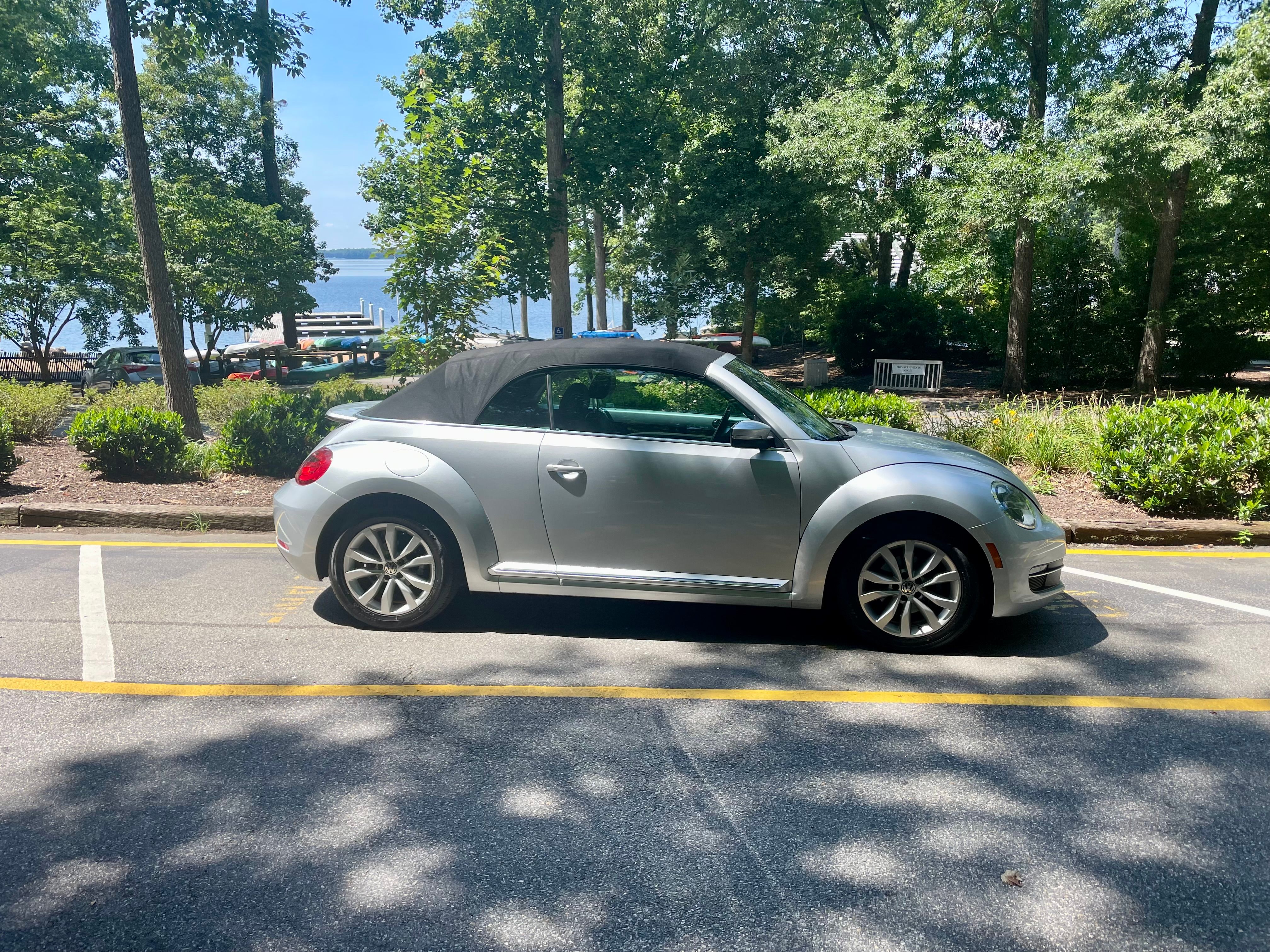 Used 2013 Volkswagen Beetle TDI FWD image 5
