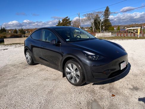 Used 2024 Tesla Model Y Long Range image 4