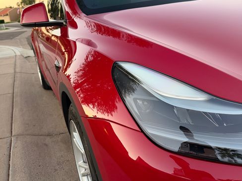 Used 2022 Tesla Model Y Performance image 8