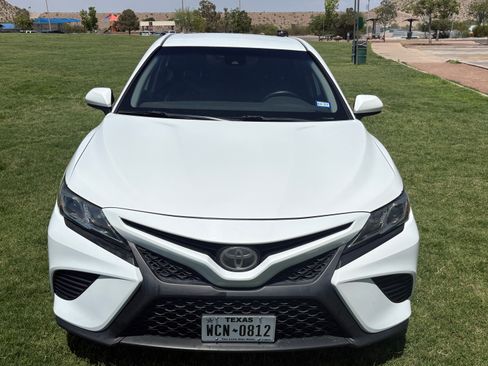 Used 2020 Toyota Camry SE FWD image 8