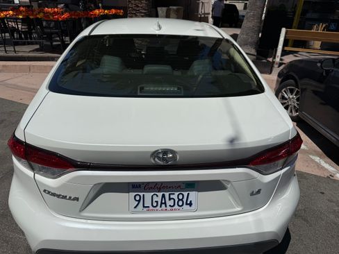 Used 2020 Toyota Corolla LE FWD image 4