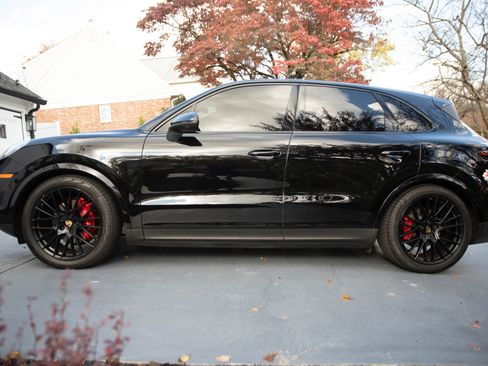 Used 2019 Porsche Cayenne image 1