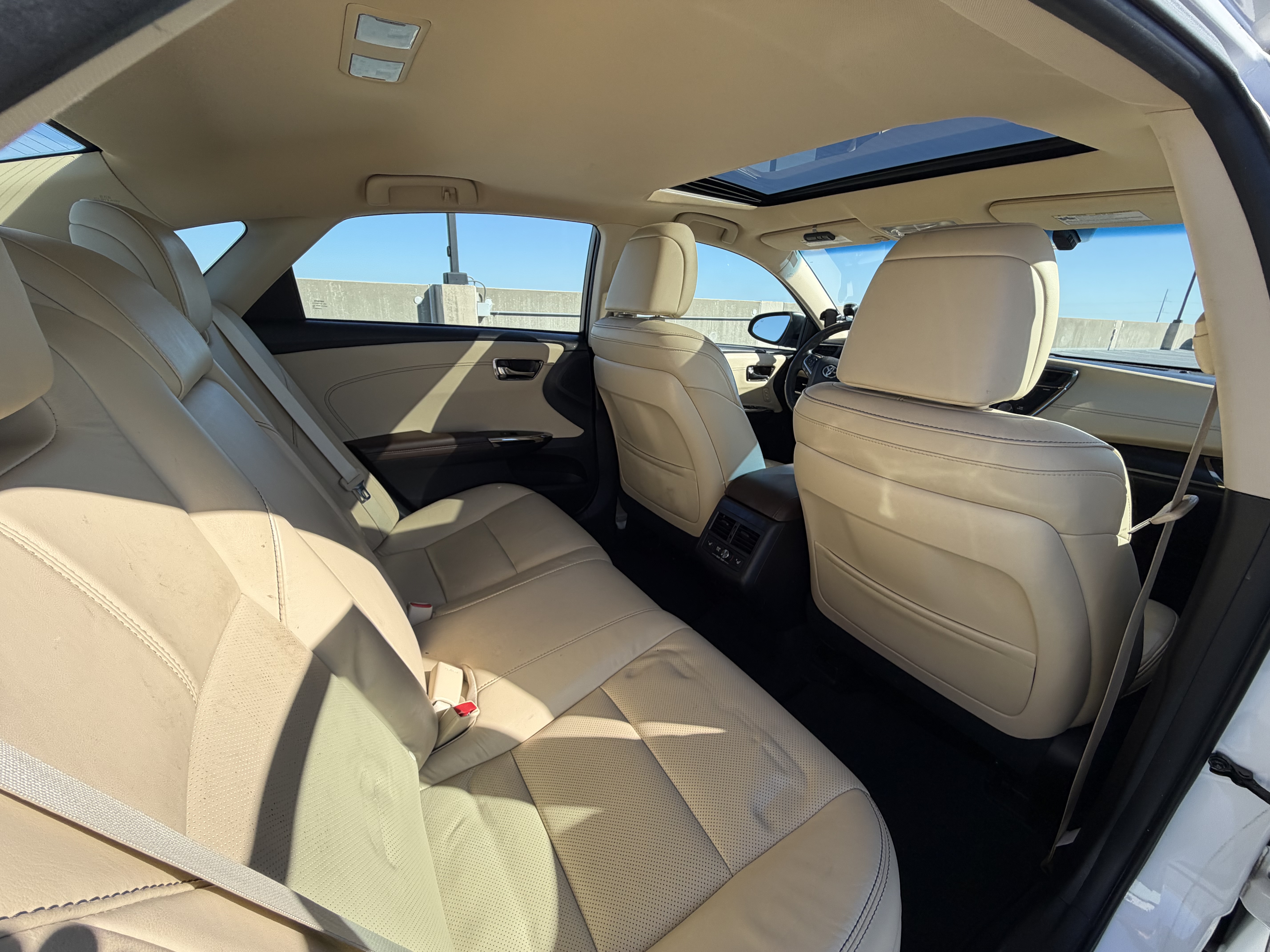 Used 2016 Toyota Avalon Limited w/ Toyota Safety Sense Package FWD image 10