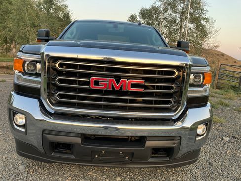 Used 2018 GMC Sierra 2500 SLE w/ HD SLE Preferred Plus Package image 2