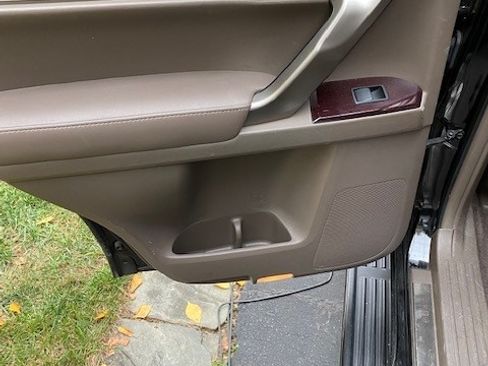 Used 2017 Lexus GX 460 image 16