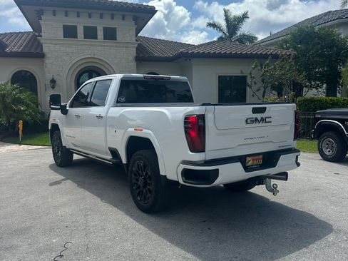 Used 2025 GMC Sierra 2500 Denali Ultimate AWD/4WD image 6