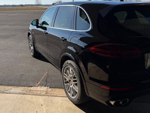 Used 2016 Porsche Cayenne S image 15