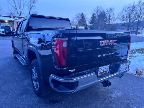 Used 2025 GMC Sierra 2500 SLT w/ X31 Off-Road Package image 6