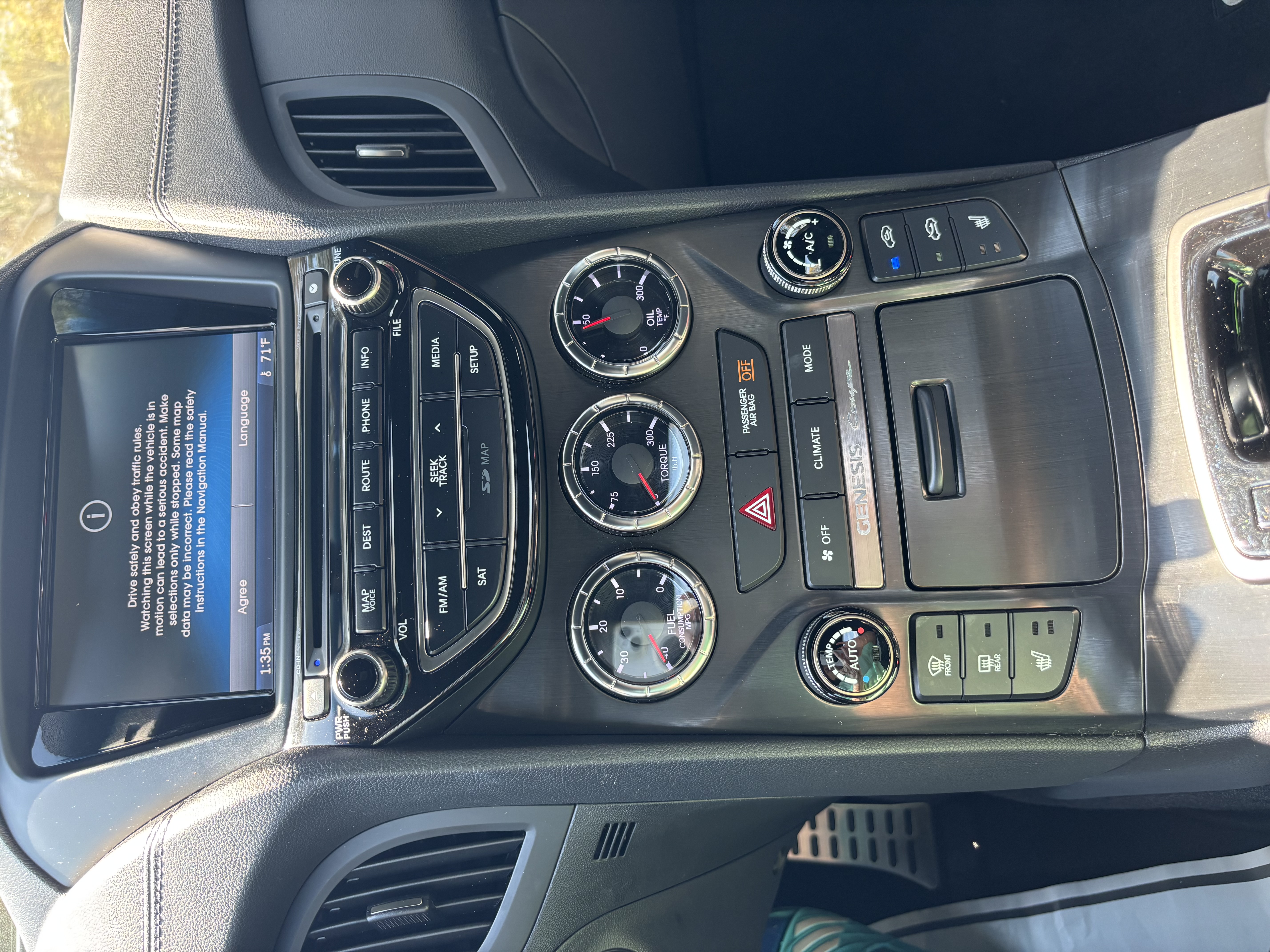Used 2015 Hyundai Genesis 3.8 RWD image 4